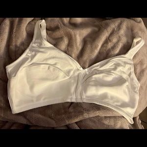 Fruit of the Loom White Bra, Size 44C, Style #96825.